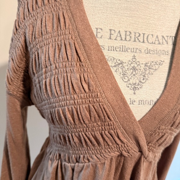 In Loom Women's Tan Snatched Waist V-neck Sweater Size S - Picture 2 of 5